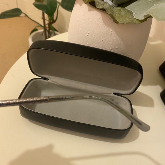 Oroton sunglasses - Picture 3 of 6